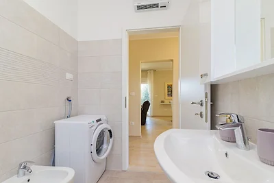 Modern, Elegant Apartment Anna (Rosemary)