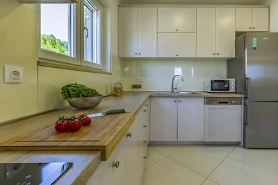 Lotus Elite Villa mit Pool und Whirlpool 4