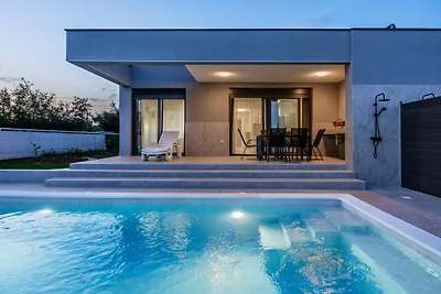 Moderne Familienvilla Teo mit privatem Pool