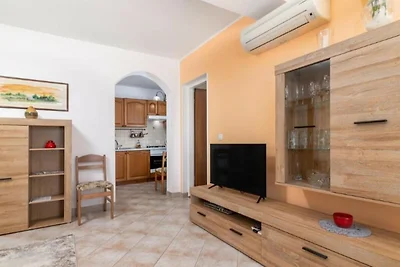 Family Apartment Stinjan with Sea View