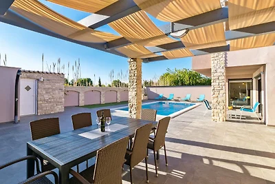 Entspannende Villa Philippo mit privatem Pool