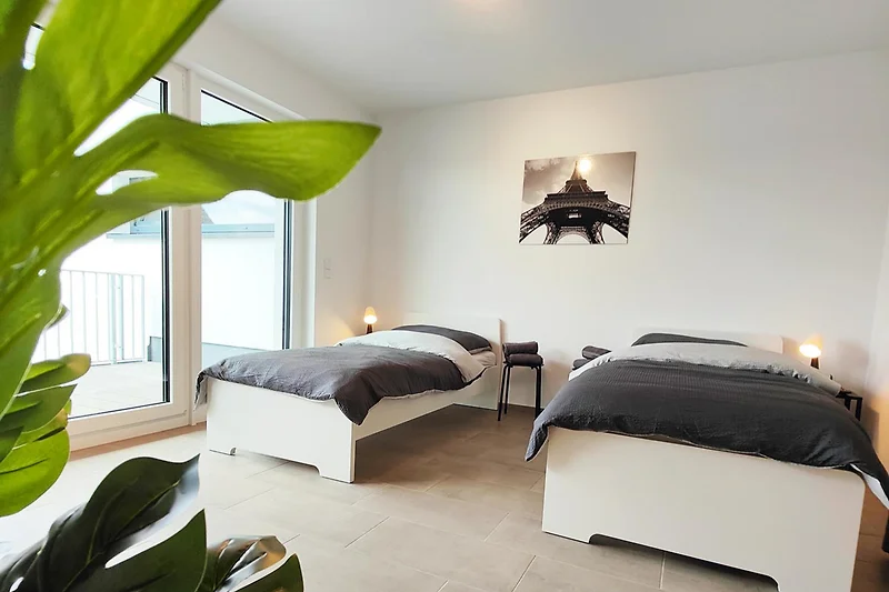 Stijlvol interieur met comfortabele meubels en een gezellige slaapkamer.