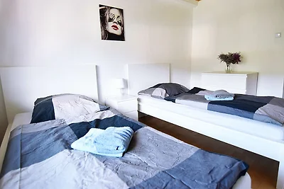 HE01 Ferienwohnung mit Terrasse