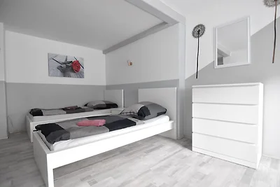 ME02a Ferienwohnung mit Garten