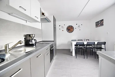 ME02a Ferienwohnung mit Garten