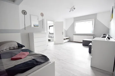 ME02a Ferienwohnung mit Garten