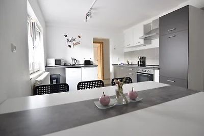 ME02a Ferienwohnung mit Garten