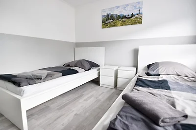 ME02a Ferienwohnung mit Garten