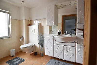 ME02a Ferienwohnung mit Garten