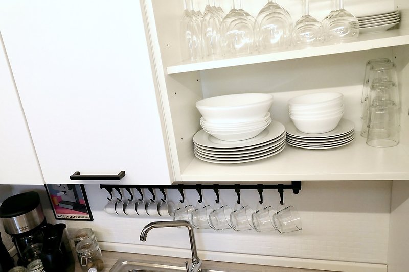 Crockery, cups, glasses and wine glasses for up to 6 guests