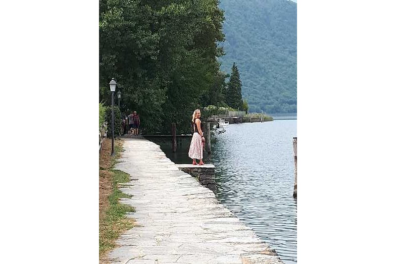 Relaxing walk at lago d’orta