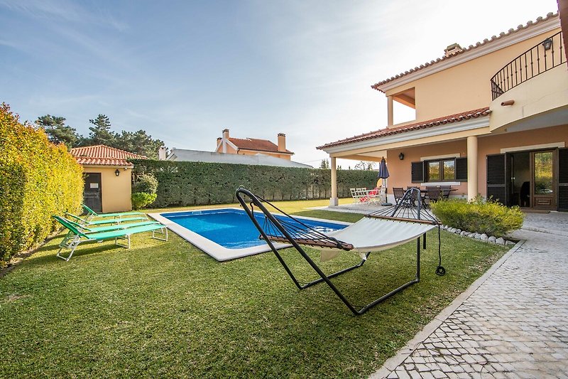 Villa Azeitao - garden and pool