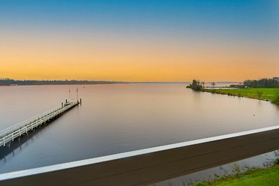 Maritimes Apartment am See mit IR-Sauna