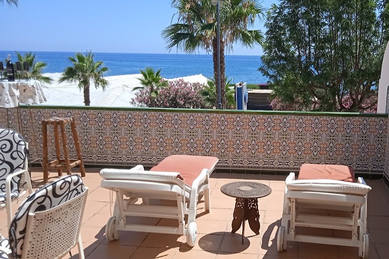 Luxuriöses Ferienhaus mit Pool und Meerblick. Gemütliche Terrasse.