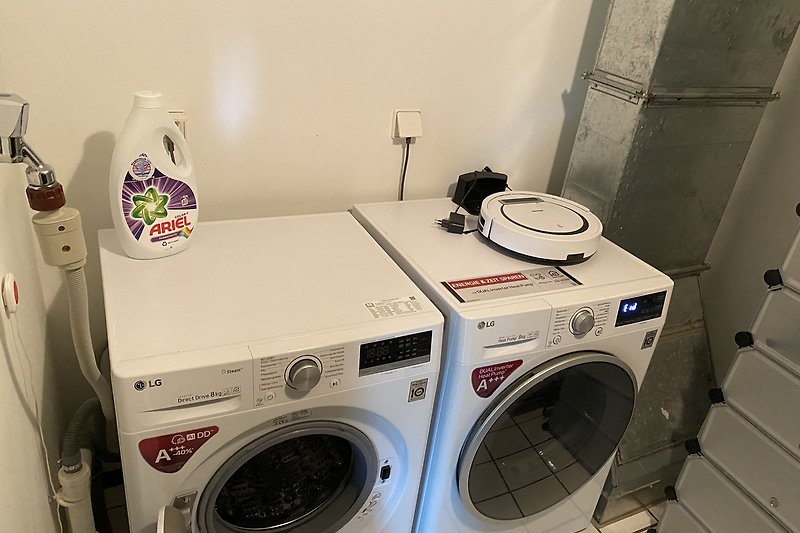 Waschraum mit modernen Geräten