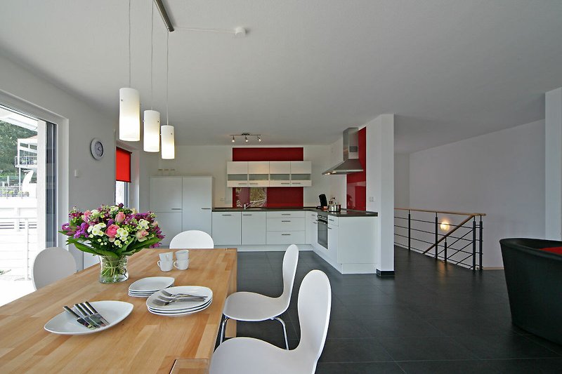 Obergeschoss: Küche, Essbereich und Wohnbereich
