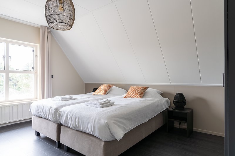 De Duinen Slaapkamer met smart TV bovenverdieping