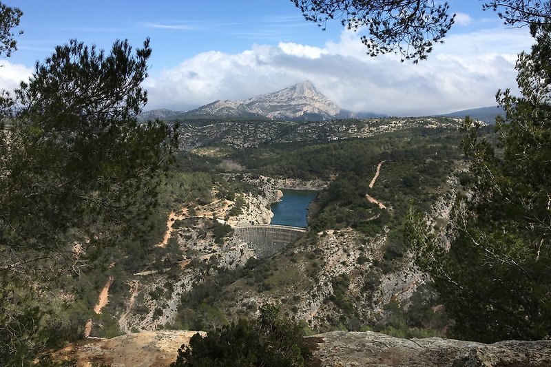 Blick auf Montagne Sainte-Victoire bei Aix-en-Provence