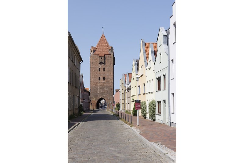 Historisches Tor am Eingang zur historischen Altstadt Barth
