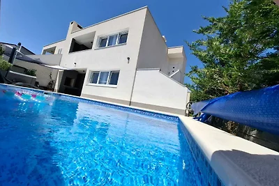 Villa Viva - Six bedroom house with a pool an...