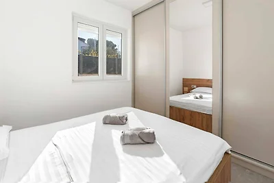 Apartments Velic - Apartment mit Terrasse B