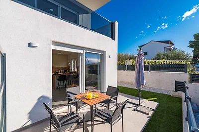 Apartments Velic - Apartment mit Terrasse B