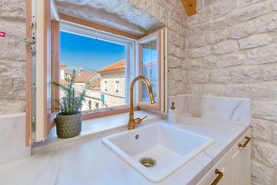 Steinhaus Trogir – Haus mit drei Schlafzimmer...