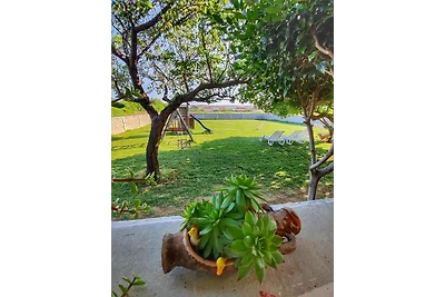 House Rose - three bedroom house with outdoor...