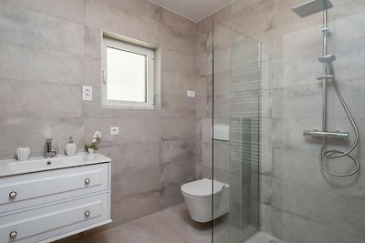 Villa Nensi - house with five bedrooms and a ...