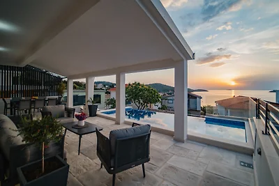 Villa Miracle - Haus mit drei Schlafzimmern u...