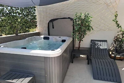 Villa Viva - Six bedroom house with a pool an...