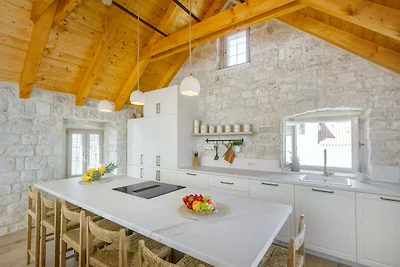 Steinhaus Trogir – Haus mit drei Schlafzimmer...