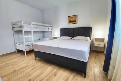 House Rose - three bedroom house with outdoor...