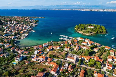 Sea View Apartments Marvi (links)