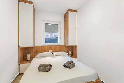 Apartments Velic - Apartment mit Terrasse A