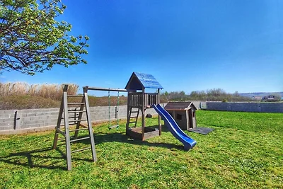 House Rose - three bedroom house with outdoor...