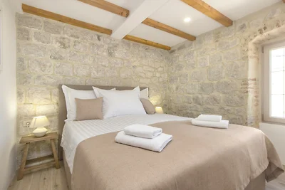 Steinhaus Trogir – Haus mit drei Schlafzimmer...