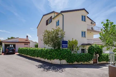 Apartments Maretic Brodarica A1