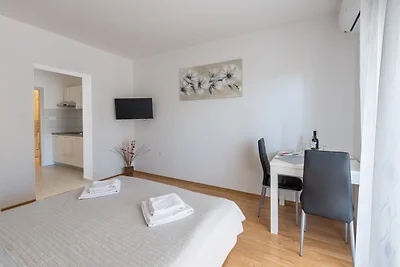Studio Apartment Miro