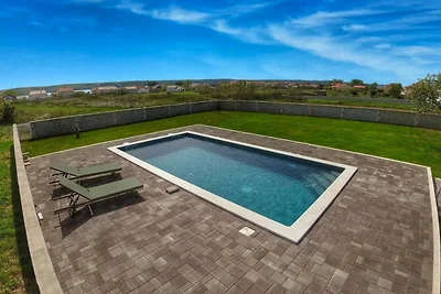 House Rose - three bedroom house with outdoor...