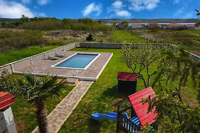House Rose - three bedroom house with outdoor...