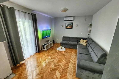 House Rose - three bedroom house with outdoor...