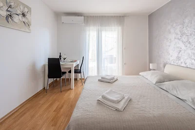 Studio Apartment Miro