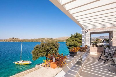 Villa Nensi - house with five bedrooms and a ...
