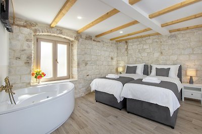 Steinhaus Trogir – Haus mit drei Schlafzimmer...