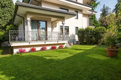 La Petite Dame-Lake Maggiore
