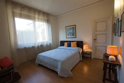 La Petite Dame-Lake Maggiore