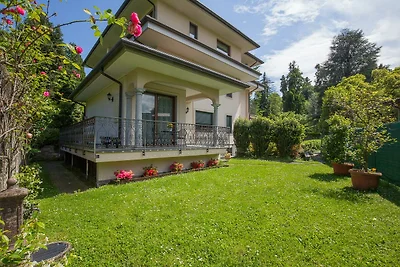La Petite Dame-Lake Maggiore