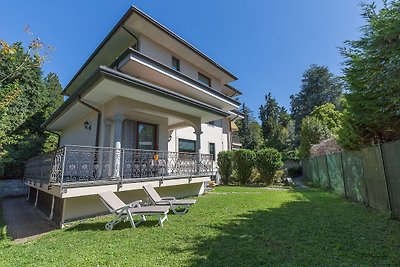 La Petite Dame-Lake Maggiore