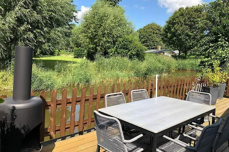 Terasse direkt am Wasser